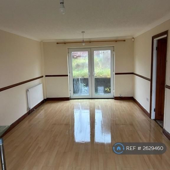 3 bedroom end of terrace house to rent - Photo 1