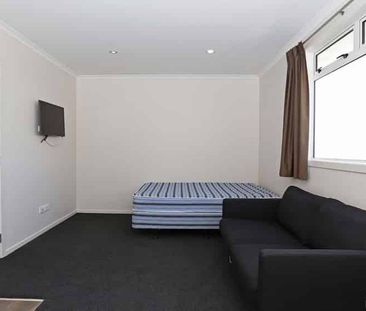 Modern studio apartment close to CBD - Photo 1