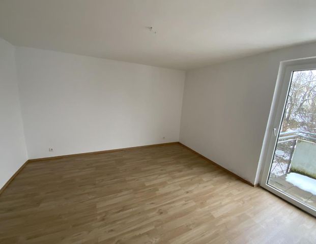 Einzugsbereite 3-Zimmer-Wohnung mit Balkon und neuem Badezimmer in Lüdenscheid-Brügge! - Photo 1
