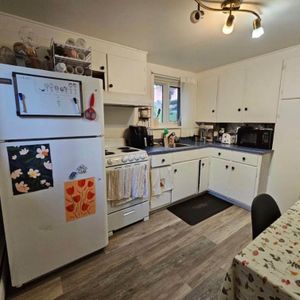 Situé pres du Céjep-UL 4 ½ demi‑sous‑sol. Idéal étudiants - Photo 2