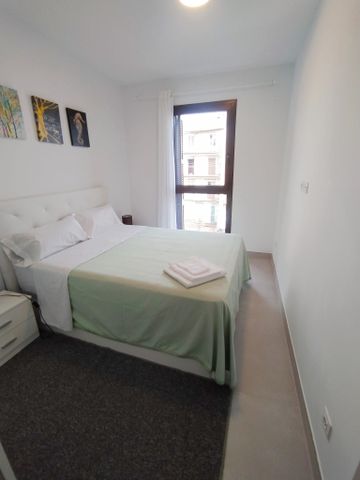 Piso de alquiler en Carrer de la Reina Amàlia, El Raval - Photo 2