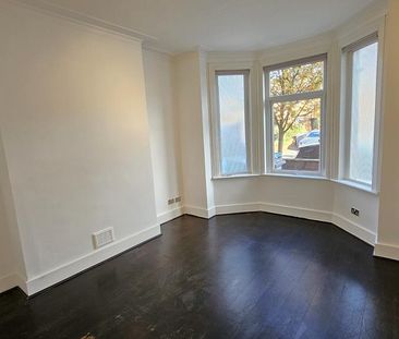 3 bedroom ground floor maisonette to rent - Photo 6