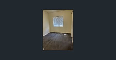 SPACIOUS APARTMENT! - Photo 2