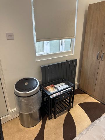 Bedsit, Manley Road, M21 - Photo 4