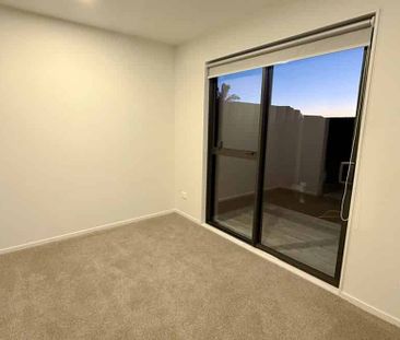 3 Bedroom, 3.5 Bath Townhouse with Stunning Sunset - Photo 2