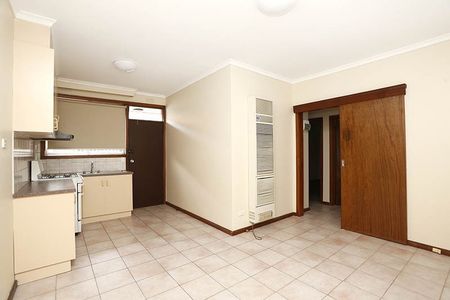 2/41 Canberra Street, Brunswick VIC 3056 - Photo 3