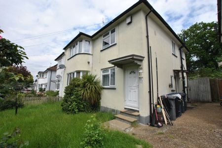 Westmere Drive, London - Photo 2