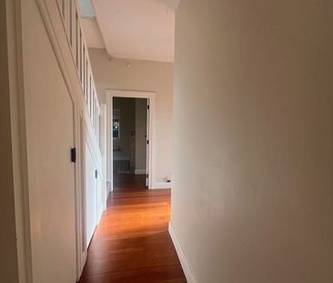 Charm and Character Family home - Photo 3