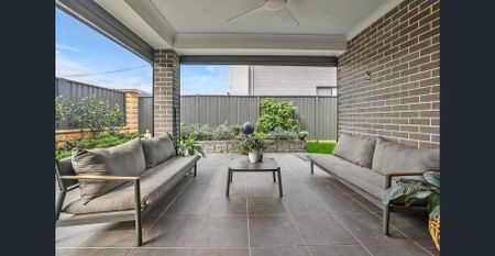 MODERN THREE BEDROOM HOME - Photo 5