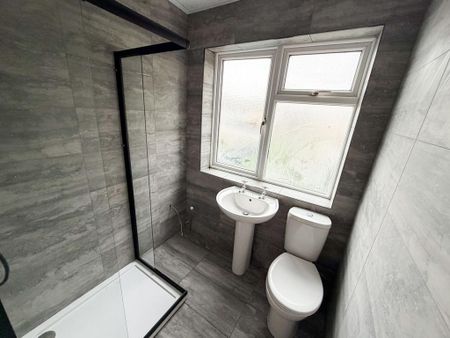 4 bedroom terraced house to rent - Photo 4