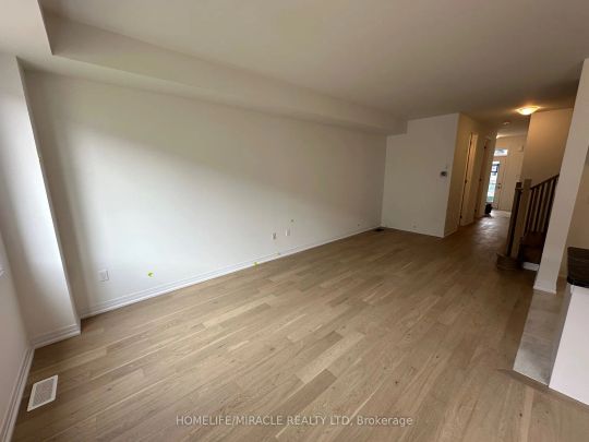 Condo Townhouse For Lease | X8472960 - Photo 1