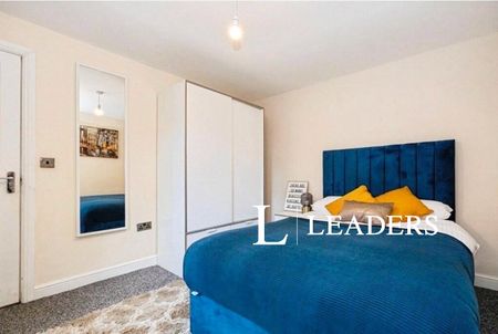 4 bedroom house to rent Friarswood Road, Newcastle, ST5 - Photo 4