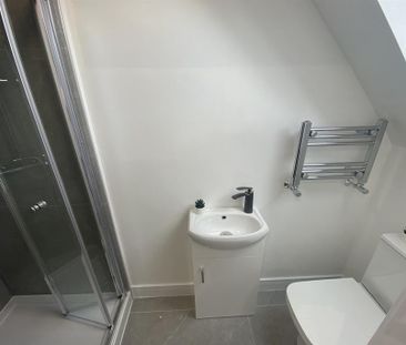 1 bedroom in a house share to rent - Photo 6