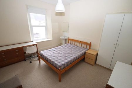 5 Bedroom | 14 Trematon Terrace, PL4 6QS - Photo 2