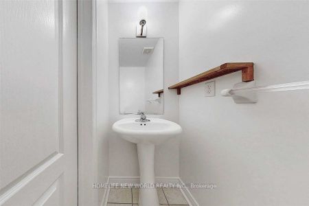 Townhouse For Lease | E7363178 - Photo 5