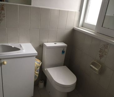 Mckinnon Zoned 2 Bedroom Unit near All facilities - Photo 5