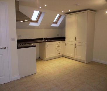 2 bedroom mews to rent - Photo 1