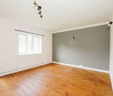 Oxford Road, Calne - Photo 1