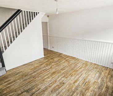 2 bedroom end of terrace house to rent - Photo 2