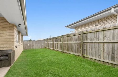 For Rent: Quaint 4-Bedroom Home in Walloon, QLD! - Photo 2