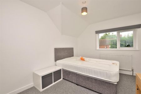 3 bedroom semi-detached house to rent - Photo 4