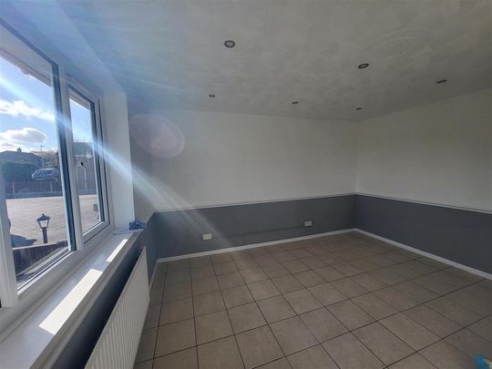 2 bedroom property to rent - Photo 1