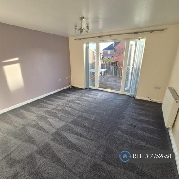 4 bedroom terraced house to rent - Photo 1