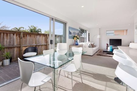 Love this smart home - Photo 5