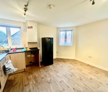 Lawson Avenue, Nottingham, NG10 - Photo 2