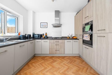 3 bedroom end of terrace house to rent - Photo 3