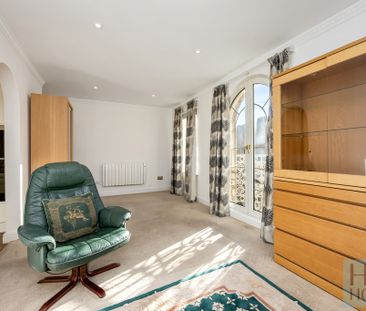 The Octagon, Brighton Marina Village - Photo 2