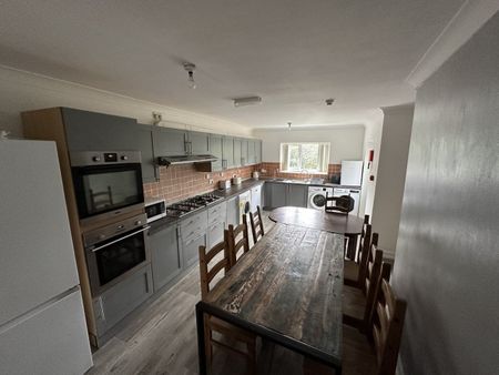 9 Bed Semi-Detached House, Brighton Grove, M14 - Photo 5