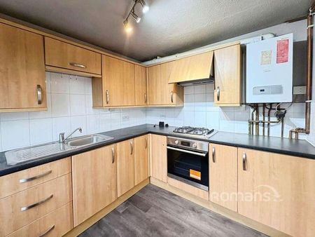 Chapel Road, Camberley, Surrey, GU15 - Photo 4