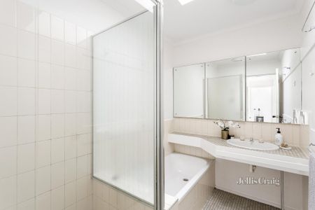 28 Kennealy Street, Surrey Hills - Photo 5