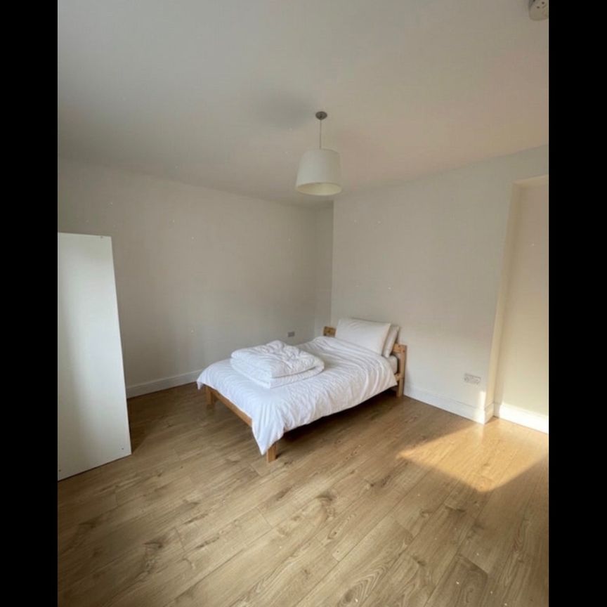 Room in a Shared House, Lang St, E1 - Photo 1