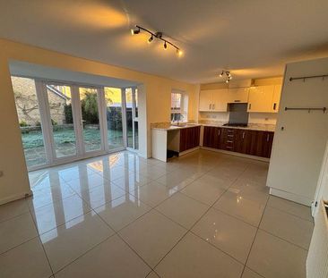 4 bedroom detached house to rent - Photo 6