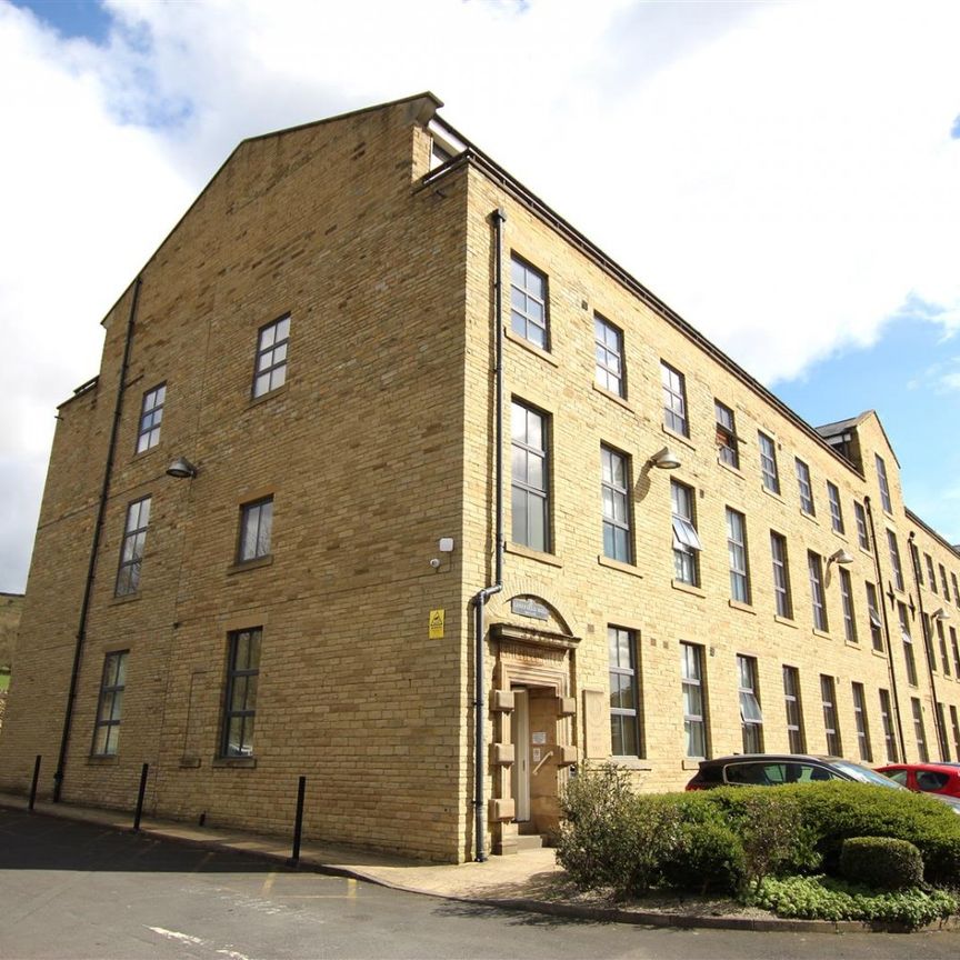 2 bedroom Flat To Let - Photo 1