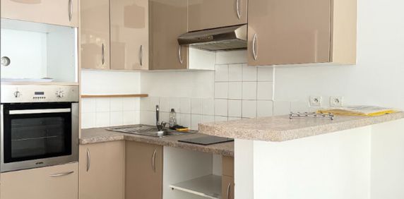 GRAND STUDIO MEUBLE DE 32.50 M² AU CENTRE VILLE - Photo 2