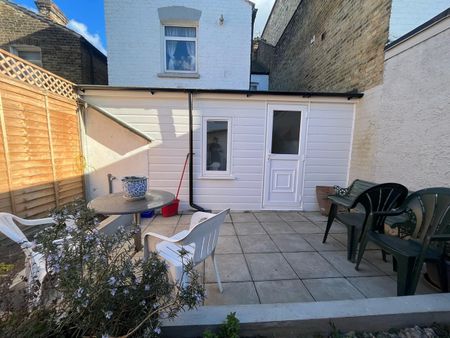 Studio Flat, Garratt Lane, SW17 - Photo 3