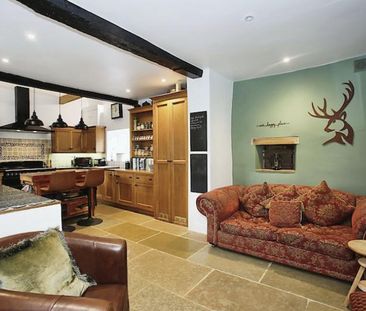 5 bedroom detached house to rent - Photo 2