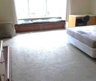 The bedrooms at a student house on George street - Photo 2