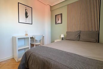 Calle de Tribaldos, Madrid, Community of Madrid 28043