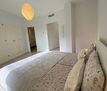 Apartment in San Pedro de Alcántara, Costa del Sol - Photo 3