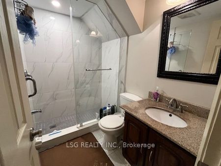 Detached Home For Lease | N8131522 - Photo 2