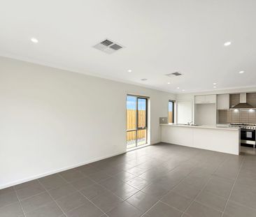 Brand New Spacious & Stylish Family Living in Eynesbury - Photo 3