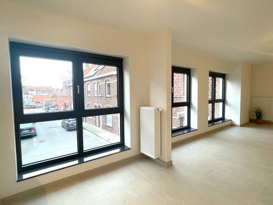 Totaal gerenoveerd, ruim appartement in centrum Lauwe! - Foto 1