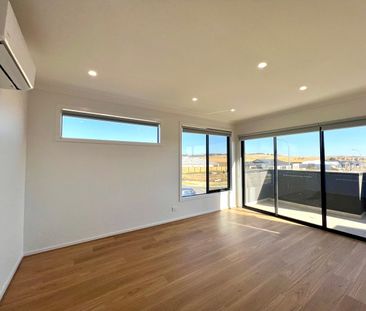 Stylish & Modern Townhouse in Mickleham - Photo 1