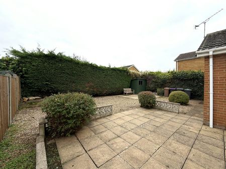 The Chalfonts, Branston, LN4 - Photo 2