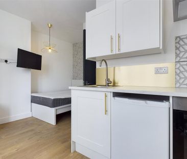 Studio to rent - Photo 2