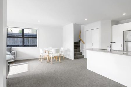 2/54a Cook Street, Hamilton East — - Photo 3